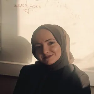 Zehra - Türkçe öğretmeni - Van