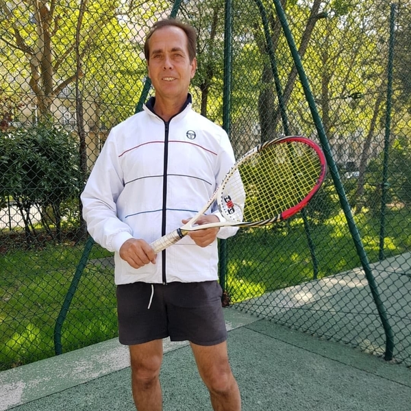 Professeur de tennis à Paris (Diplome USPTR Professional et Maestro Di Tennis)