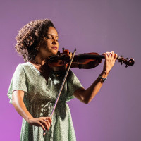 Professora de Violino e Estudante de Licenciatura em Música pela UNIRIO desde 2014. Método Suzuki. Para Crianças.