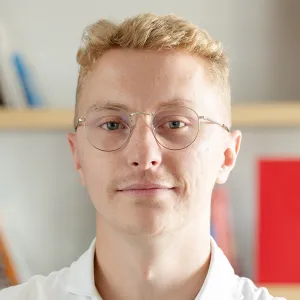 Alex - Prof de finance - Paris