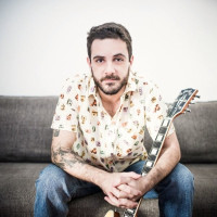 Aprenda a tocar Blues, Rock e Música Brasileira na guitarra com o músico profissional e compositor Zé Vito. Aulas promocionais por Webcam!