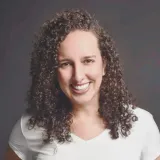 Marcela - Prof de expressão oral - inglês - Itapema