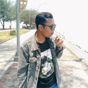 Bayu - Guru mengendarai sepeda - Kecamatan Baureno