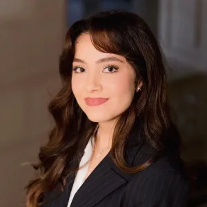 Inès - professeur de law - Paris