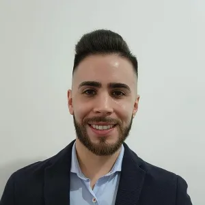 Gustavo - profesor de economía - 
