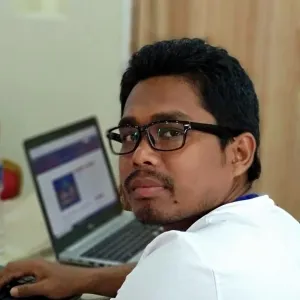 Praveen - Web development tutor - East Lake