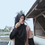 Lugina - Guru matematika - Bandung