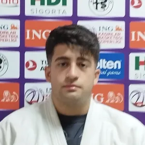 Ömer - Dövüş sporları öğretmeni - 