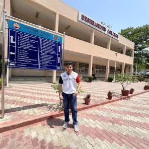 Manit - Economics tutor - New Delhi