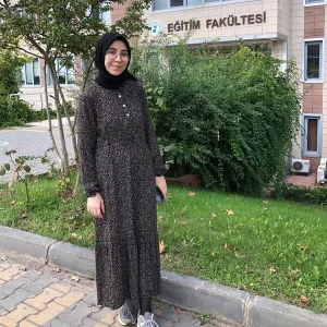 Ayşegül - Matematik öğretmeni - 