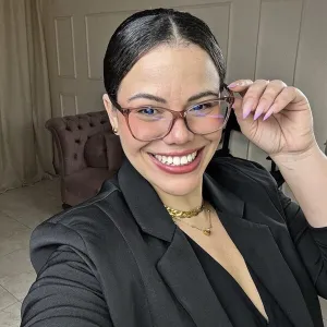 Patrícia - Prof de maquilhagem - Magé