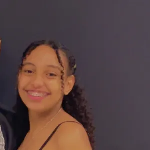 Júlia - Prof de inglês - Trindade