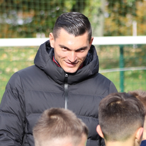 Entrenador de fútbol con 10 años de experiencia, UEFA A, París 17.