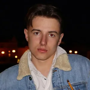 Viktor - učitelj ekonomije - Львів