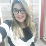 Pamela - Prof de relações internacionais - 