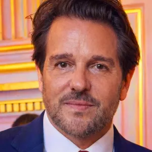 Pierre - professeur de law - Paris 15e