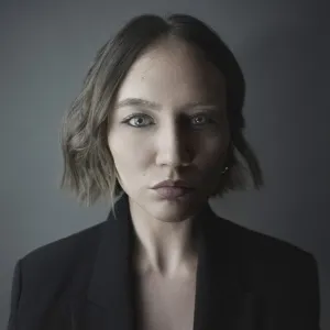 Alexandra - Profesor de științe sociale - București