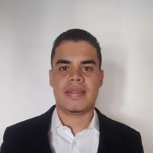 Mateo - Profesor de finanzas - Medellín