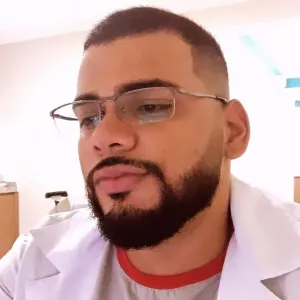 Daniel - Prof de medicina - Ubá