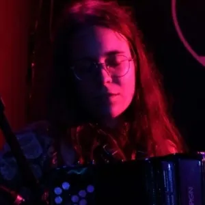 Ana - profesor de teoría musical - false