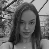 Карина - Учител по Изкуство и Дизайн - София
