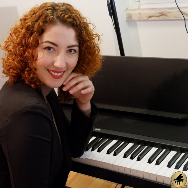 Professora com Mestrado e 9 anos de experiência leciona piano para todas as idades na modalidade presencial (em Lisboa) ou on-line.