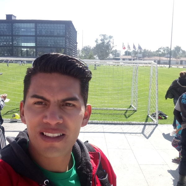Licenciado en educación física, egresado de la Escuela Superior de Educación Física, da clases de acondicionamiento físico, coordinativo,entrenamiento deportivo,entrenamiento funcional, entre otros.