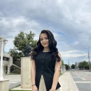 Denisa - Profesor de educație muzicală - București