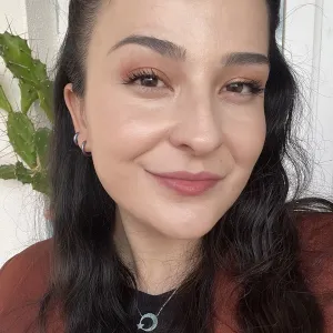 Yurdagül - Türkçe öğretmeni - 