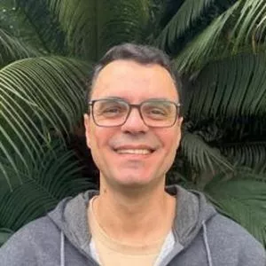 Roberto - Professor de inglês - Resende