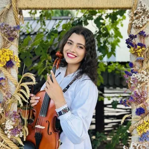 Giulia - Profesor de educație muzicală - Baia Mare