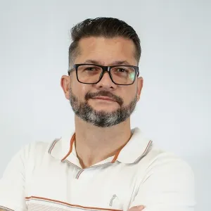 Helton - Professor de gestão de vendas - Goiânia