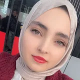 Amna - Fransızca öğretmeni - 