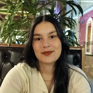BEATRIZ - Prof de história - Vitória da Conquista