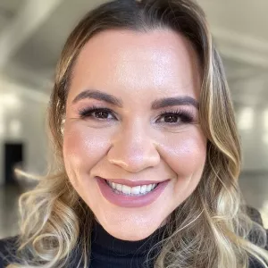 Ana Carolina - Prof de odontologia - Maringá