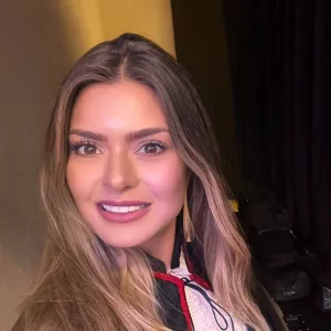 Giuliana - Prof de medicina - Umuarama