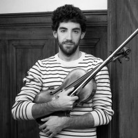 Enseignant au conservatoire de Moulins et diplômé de master au conservatoire supérieur de Lyon, je donne des cours de violon et d'alto à des élèves de tous niveaux.