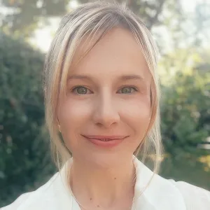 Julie - Prof de français - Bazus