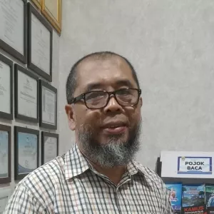 Yalta - Guru bahasa inggris - Kecamatan Marpoyan Damai