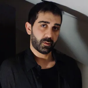 Hakan - Gitar öğretmeni - 