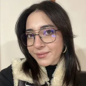 Esra - Türkçe öğretmeni - 
