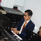 Elvis - profesor de piano - Lima