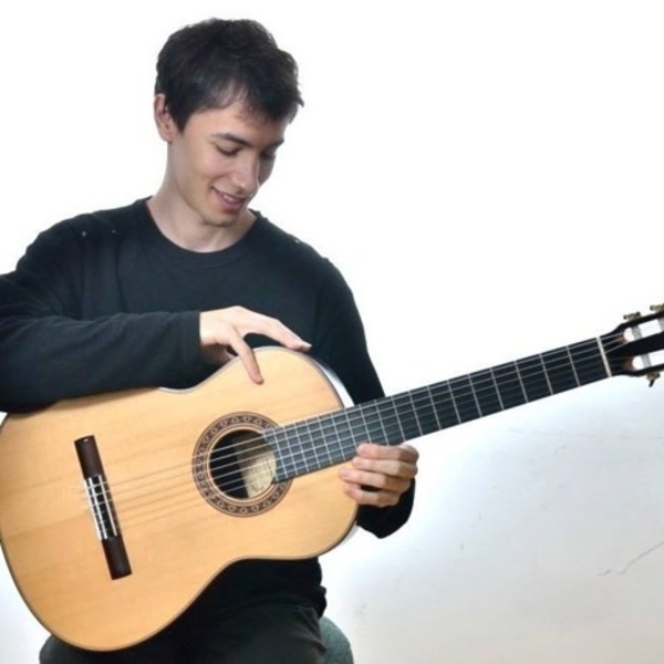 Aulas de Guitarra Clássica/Acústica e Teoria Musical no Porto com Professor com Mestrado