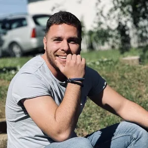 Aleksandar - učitelj r (jezika) - Лозница