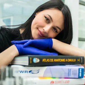 Florentina - Profesor de biologie - Florești