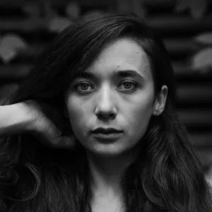 Ileana - Profesor de teatru - București