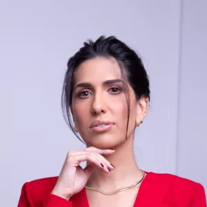 Mayara - Prof de odontologia - Maringá