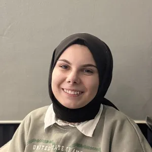 Hayrunisa - Matematik öğretmeni - Muş