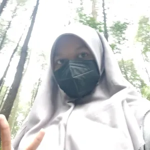 Siti - Guru bahasa jepang - Surabaya