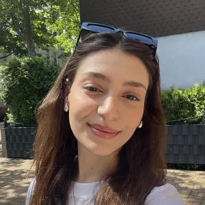 Aleyna - İngilizce öğretmeni - İstanbul